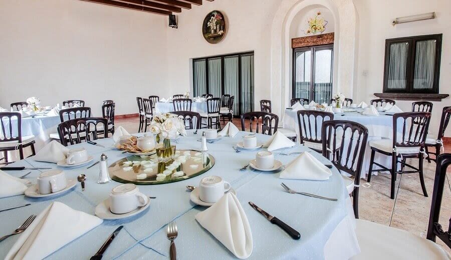 Arcos Room