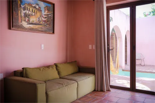 Tercera vista de la sala de estar de la Villa Santa María.