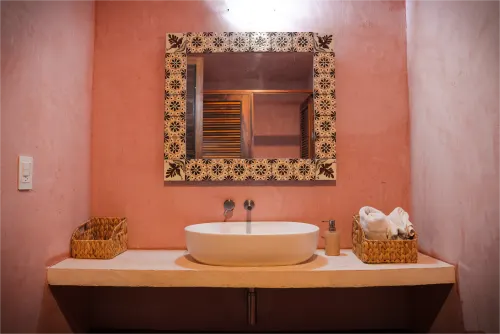 Tocador del baño de la Villa Santa María, segunda vista.