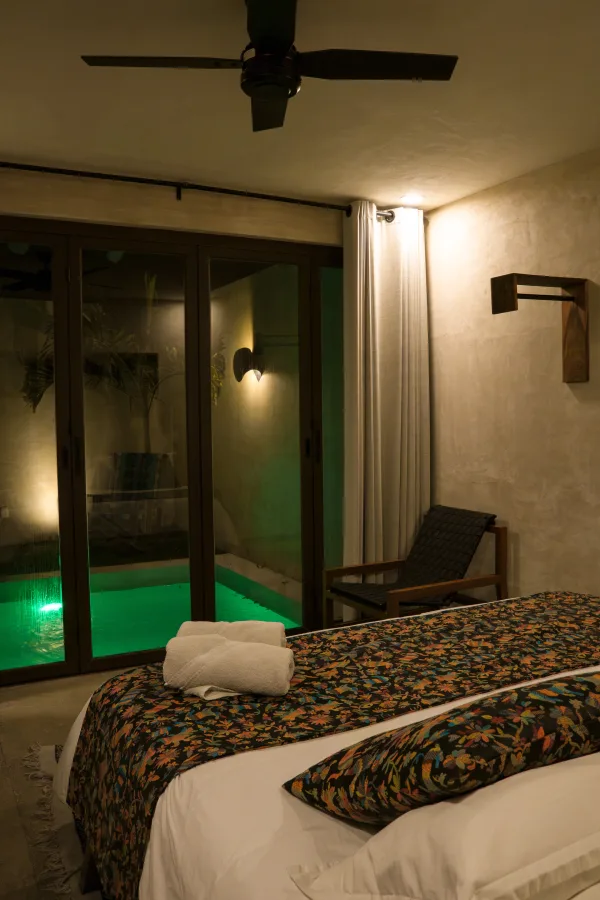 Vista nocturna de la habitación de la Villa Noyollo.