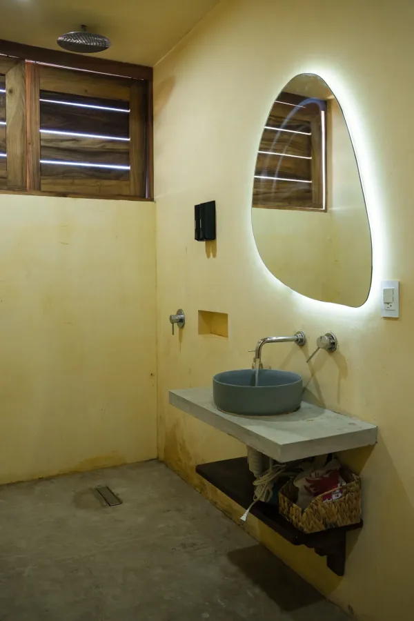 Segunda vista de la ducha del baño de la Villa Tanatli.