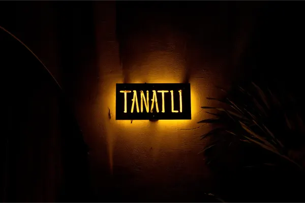 Tercera vista de la fachada de la Villa Tanatli.