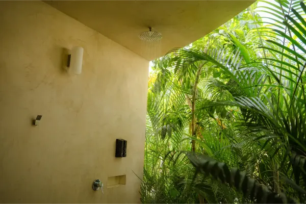 Segunda vista de la ducha de la Villa Yahualli.