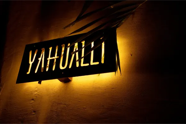 Tercera vista de la fachada de la Villa Yahualli, con los pasillos exteriores.