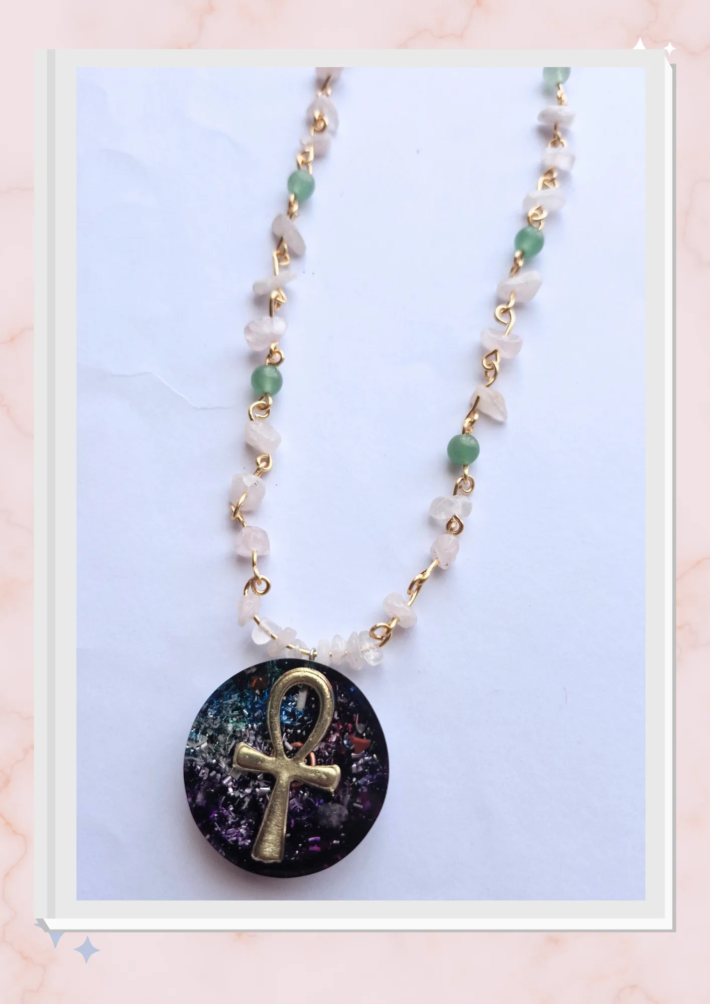 Collar Cruz de Ankh, Cuarzo Rosa y Jade