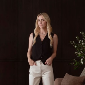 author photo amber lewis