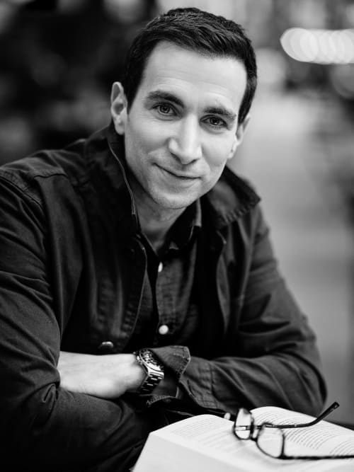 Photo of Andrew Ross Sorkin crossing his arms and looking at the camera