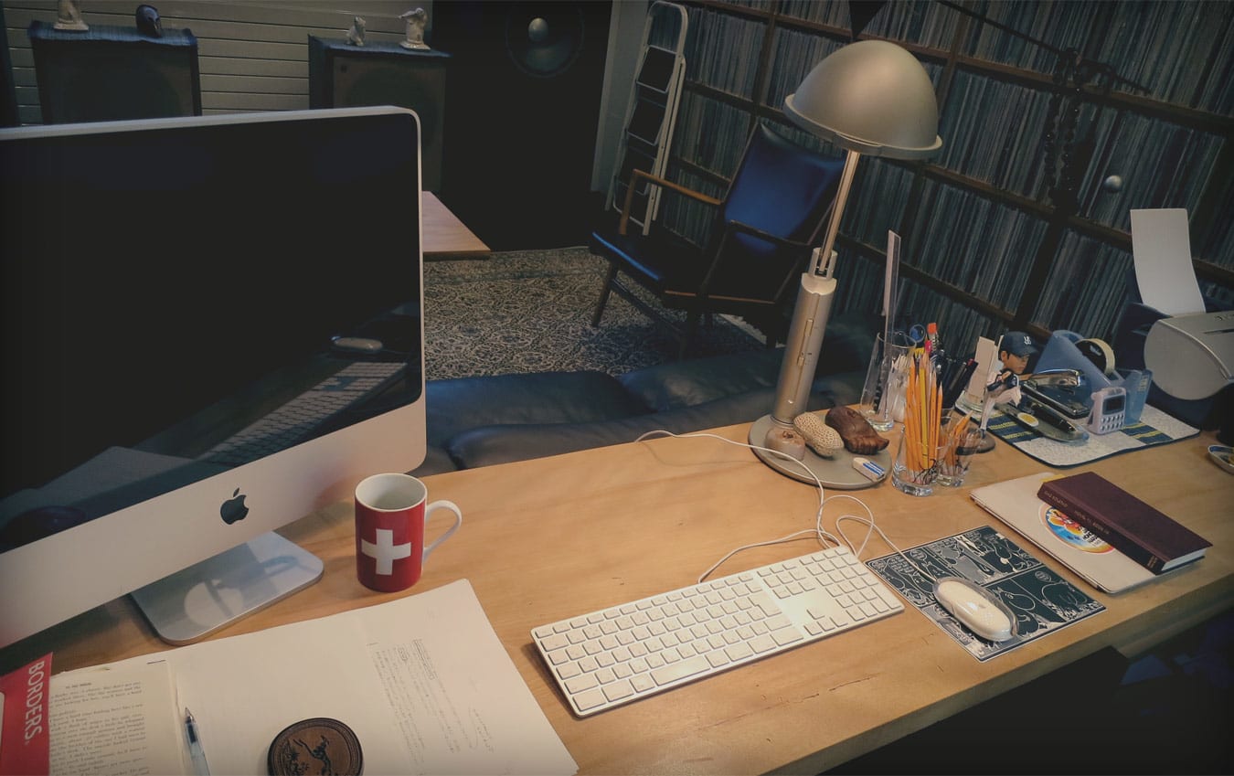 haruki murakami&#039;s desk