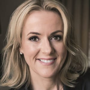headshot of Jojo Moyes