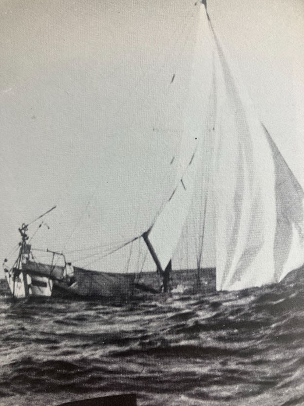 Maralyn's photo of their boat sinking