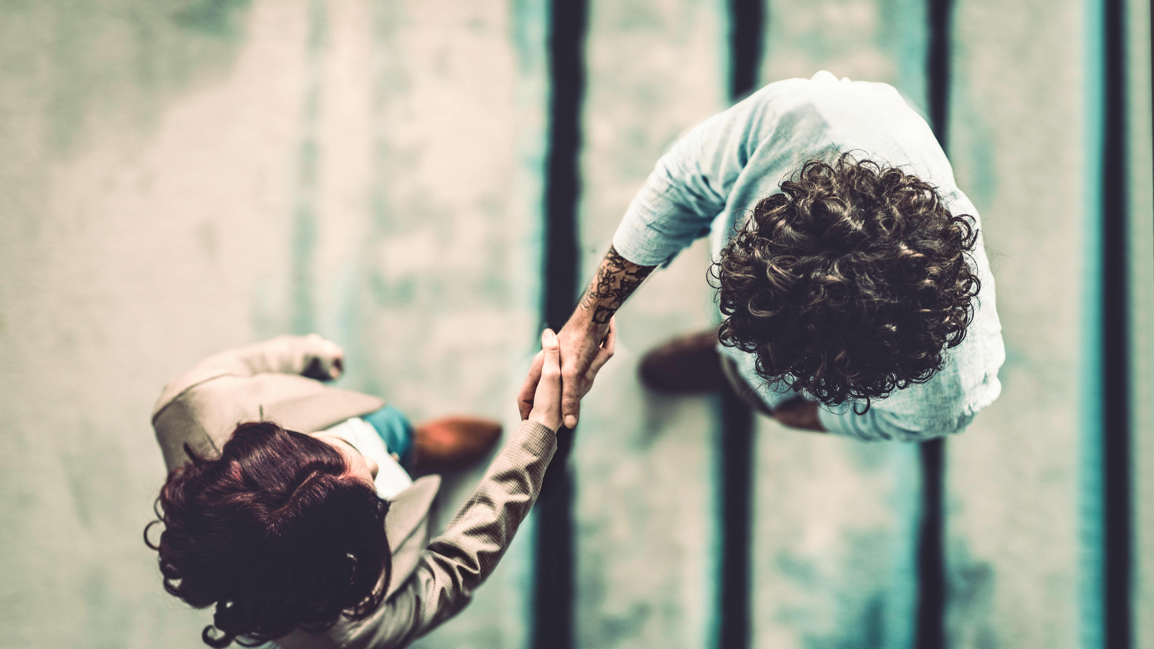 Handschlag zwischen zwei Personen