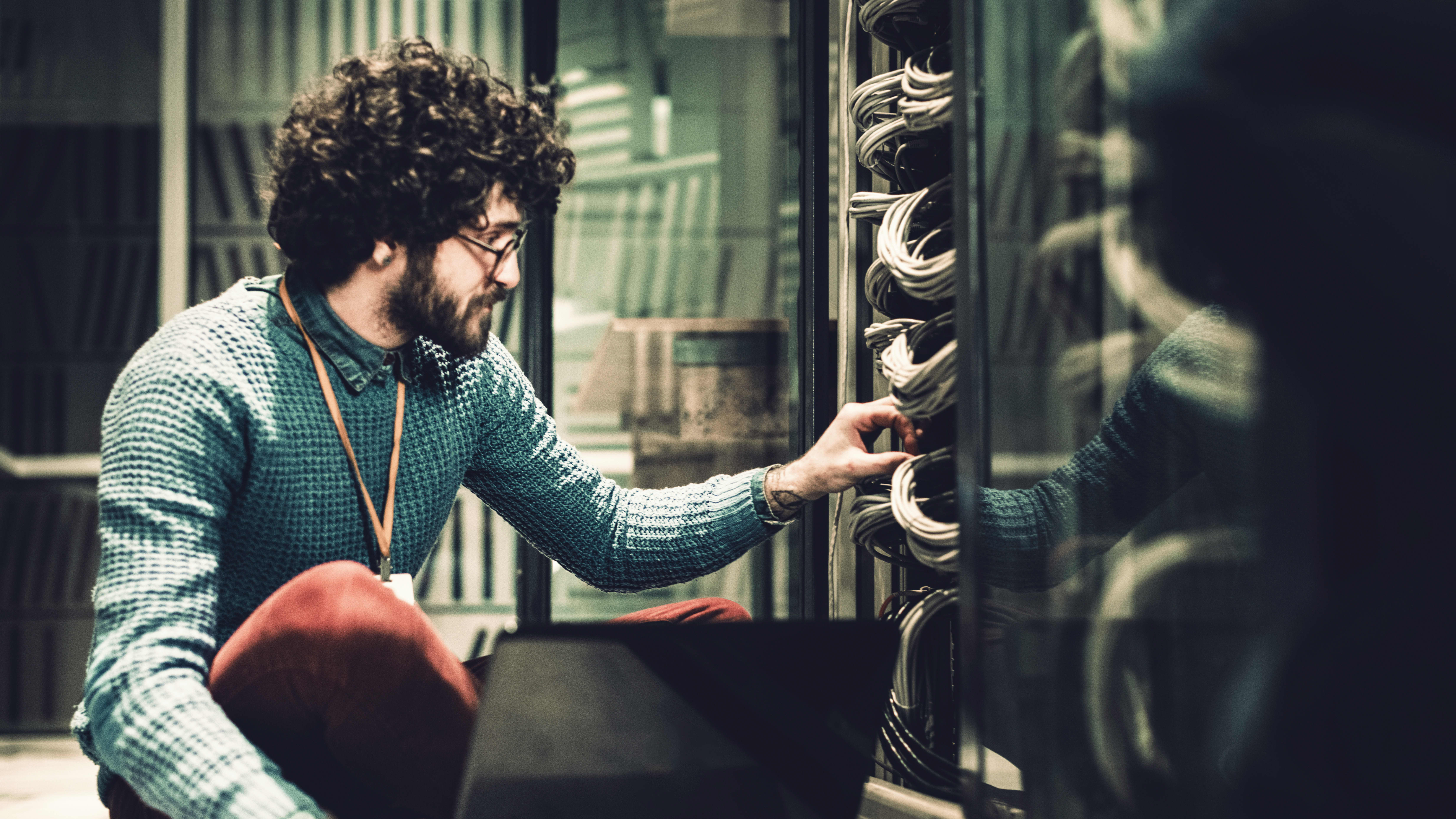 Duales Studium – Informatiker im Server Raum