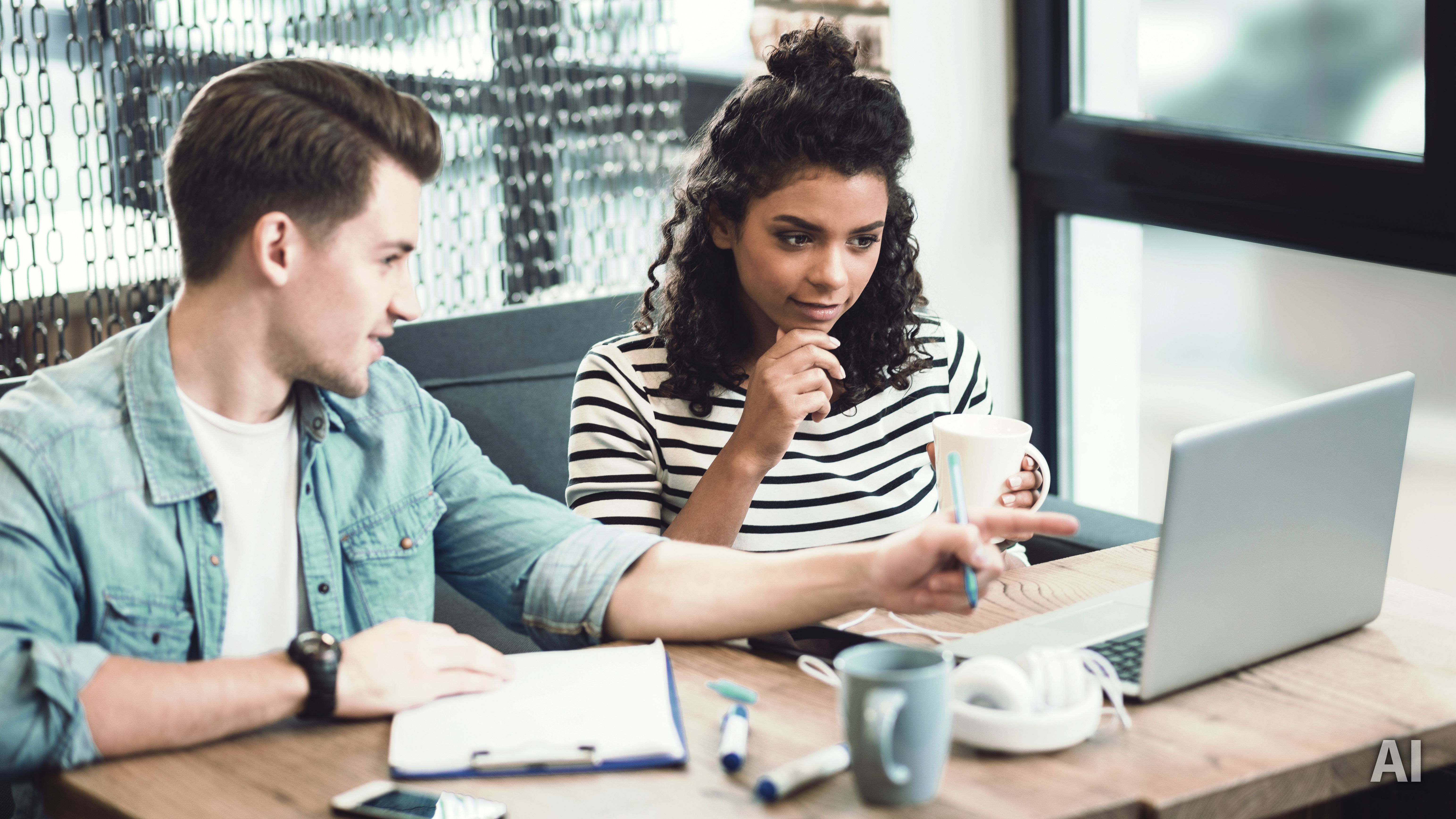 Bewerbung "duales Studium Marketing Hamburg": Studierende lernen zusammen, AI-generated