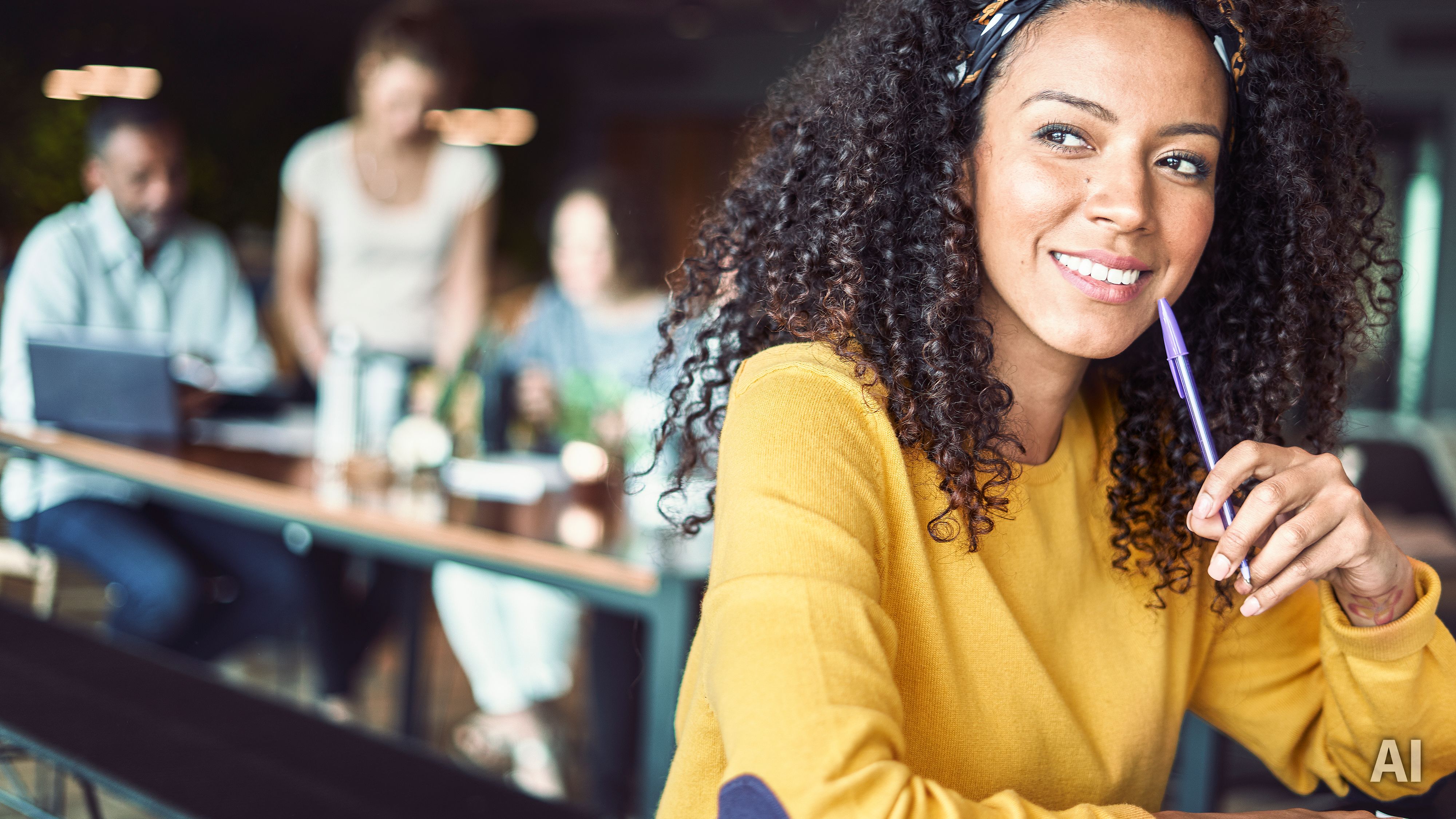 Titelbild für Infoseite "Masterstudium Vorteile": Studentin lernt am Schreibtisch, AI-generated