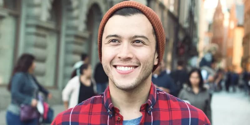 Gründe für die IU: Lachender Student