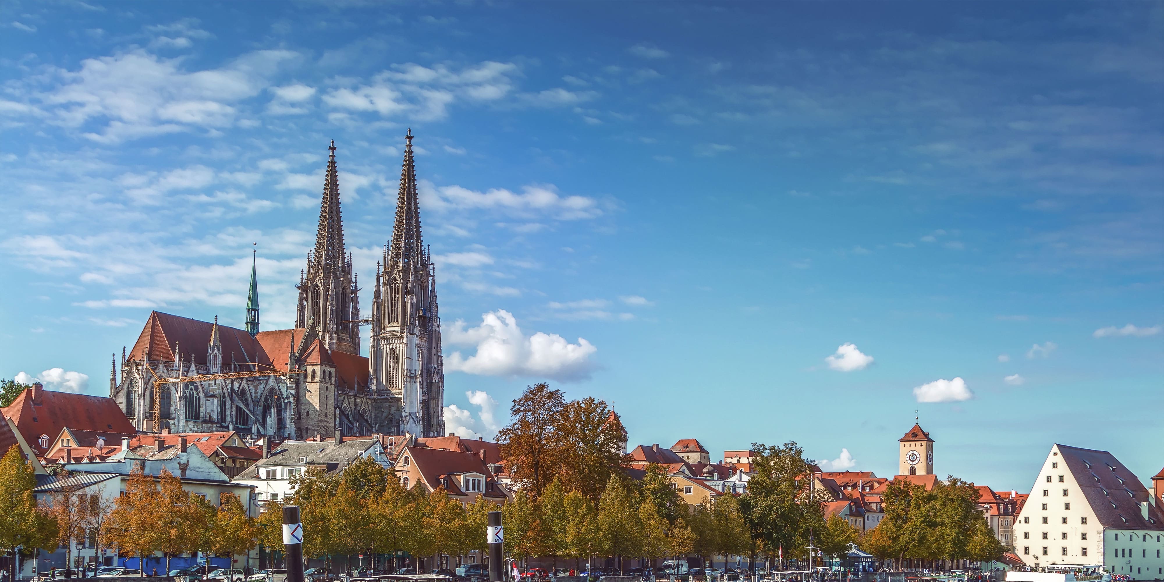 Titelbild auf Studienortseite "duales Studium Regensburg": Flussblick