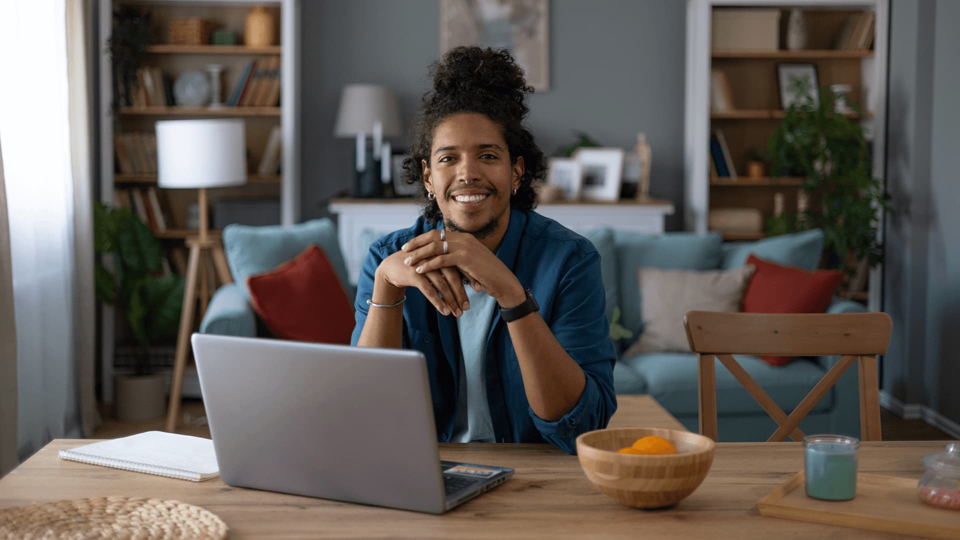 Student beginning his first week of study from home.