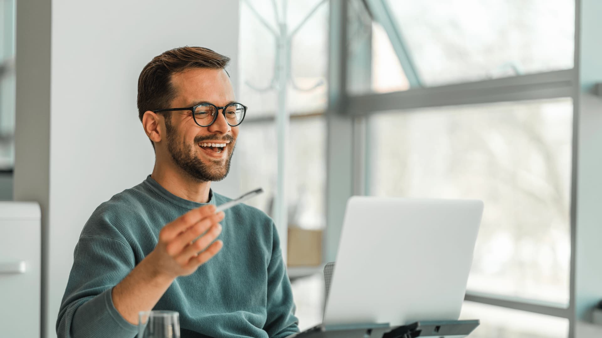 Student laughing with classmates in online learning