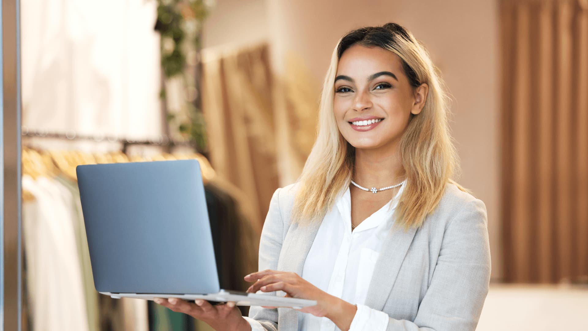 Woman holing laptop, looking for an online degree on a financial subject.