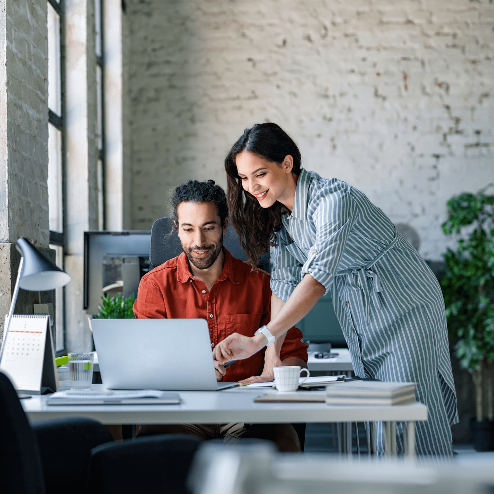 Data managers looking up jobs in London, England, including the average pay for a senior data governance manager.