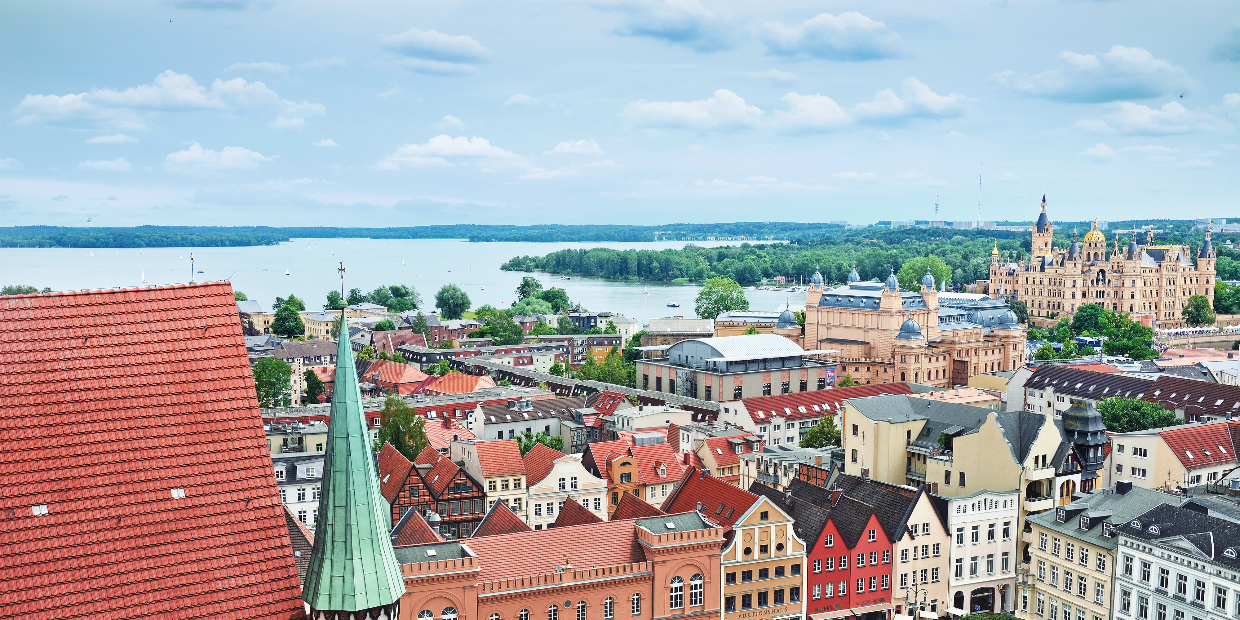 Titelbild für Inhaltsseite "duales Studium Schwerin": historische Altstadt