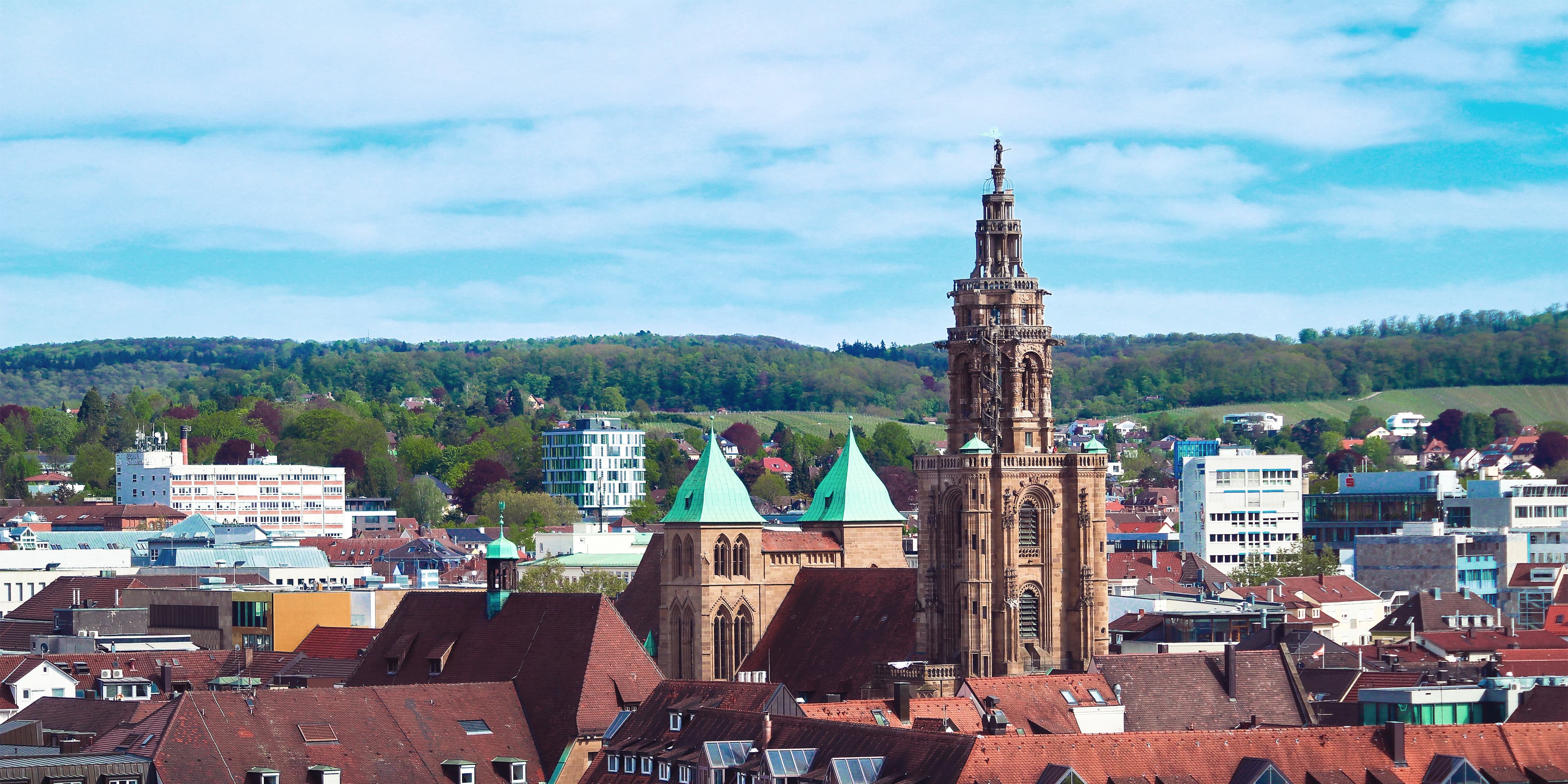 Titelbild für Infoseite "duales Studium Heilbronn": Blick auf Kirche und Häuser