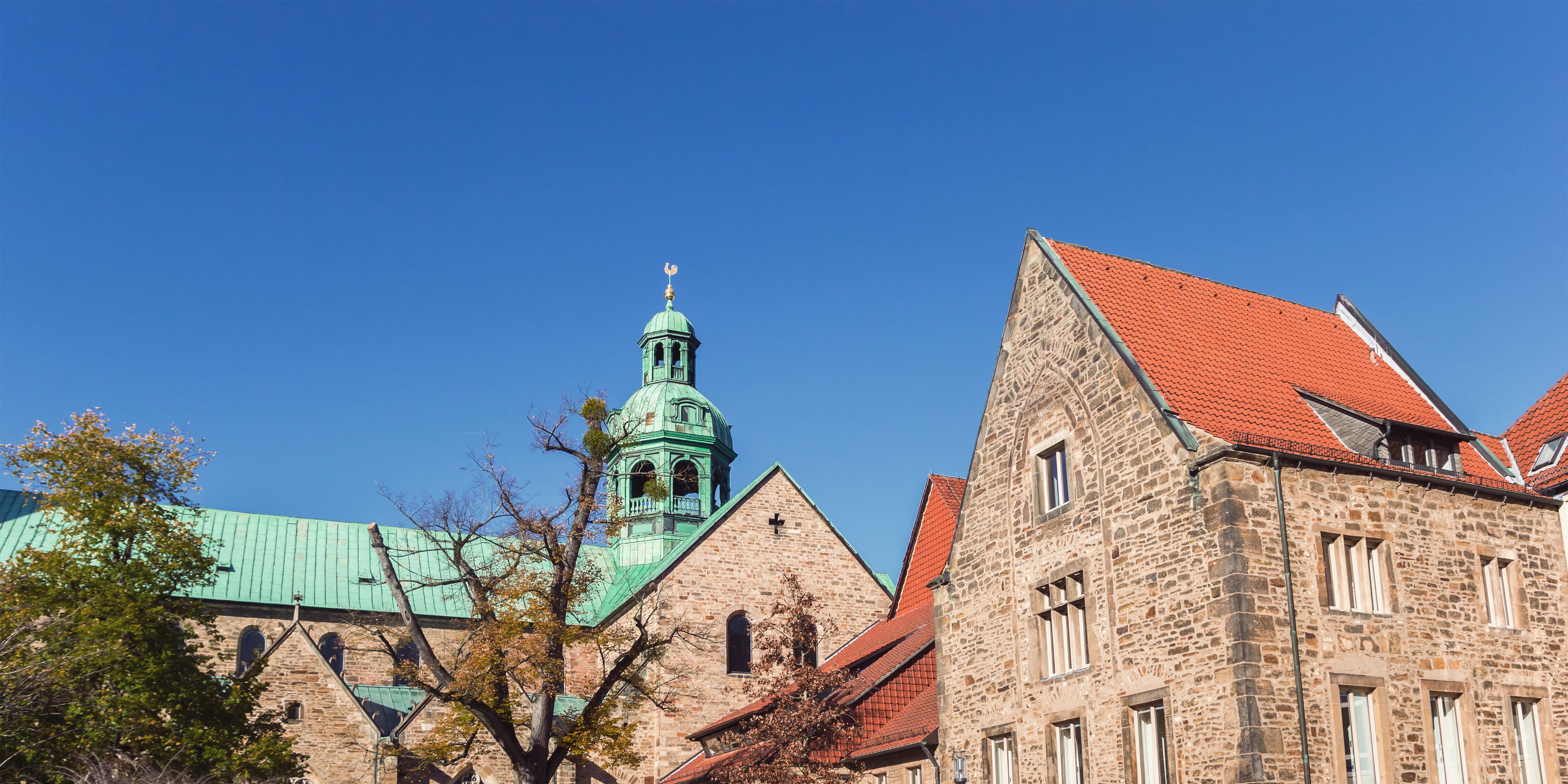 Titelbild für Infoseite "duales Studium Hildesheim": historische Gebäude