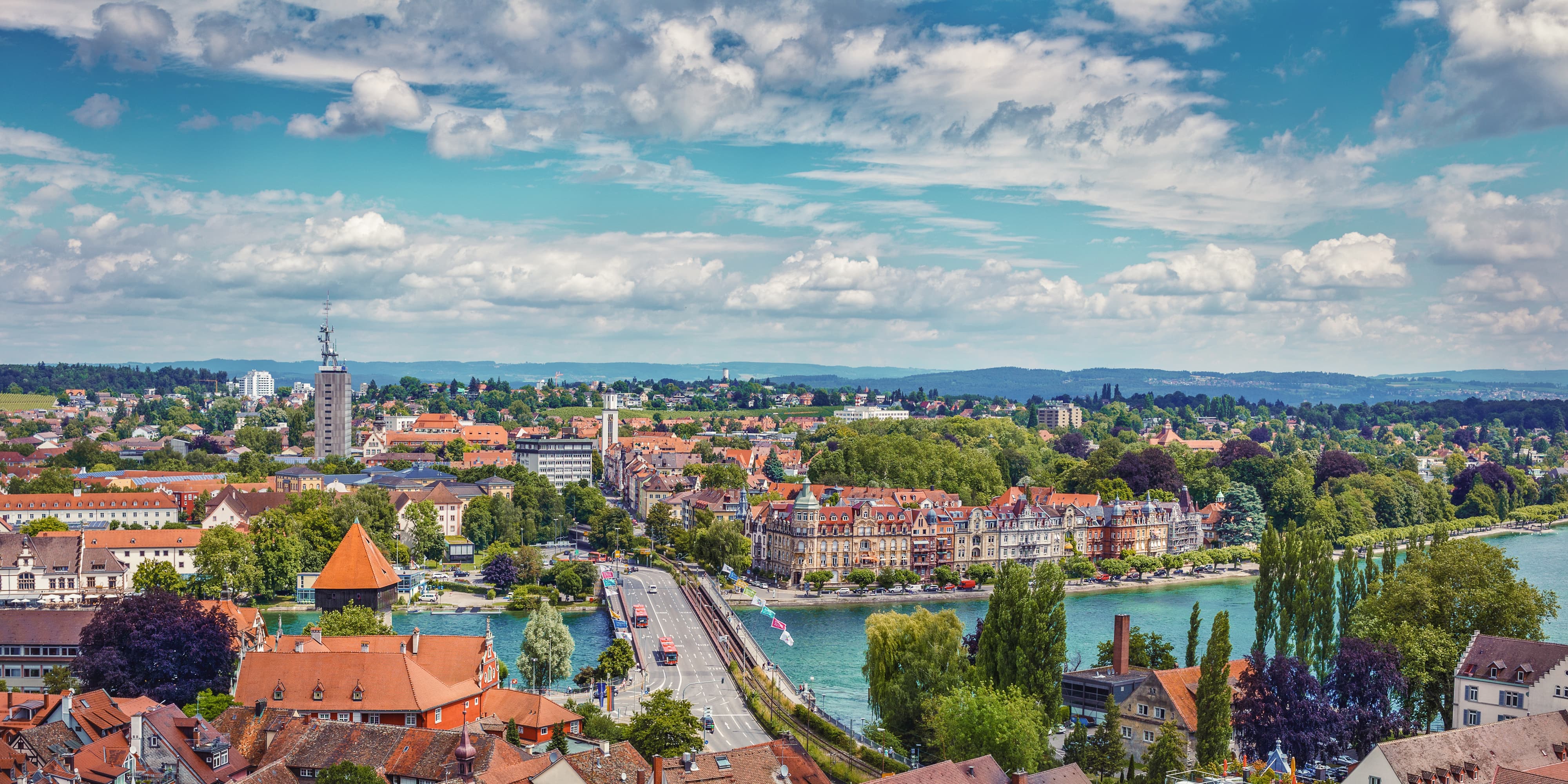 Titelbild für Infoseite "duales Studium soziale Arbeit Konstanz": Blick auf Fluss und Häuser