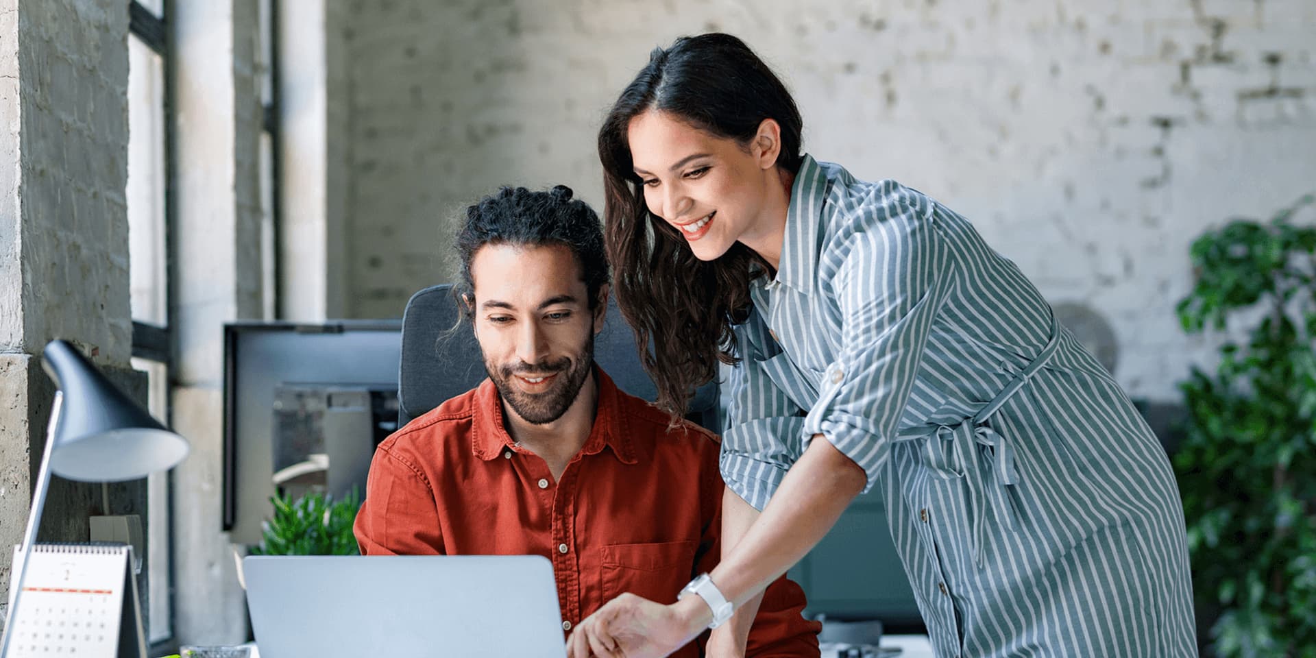 Data managers looking up jobs in London, England, including the average pay for a senior data governance manager.