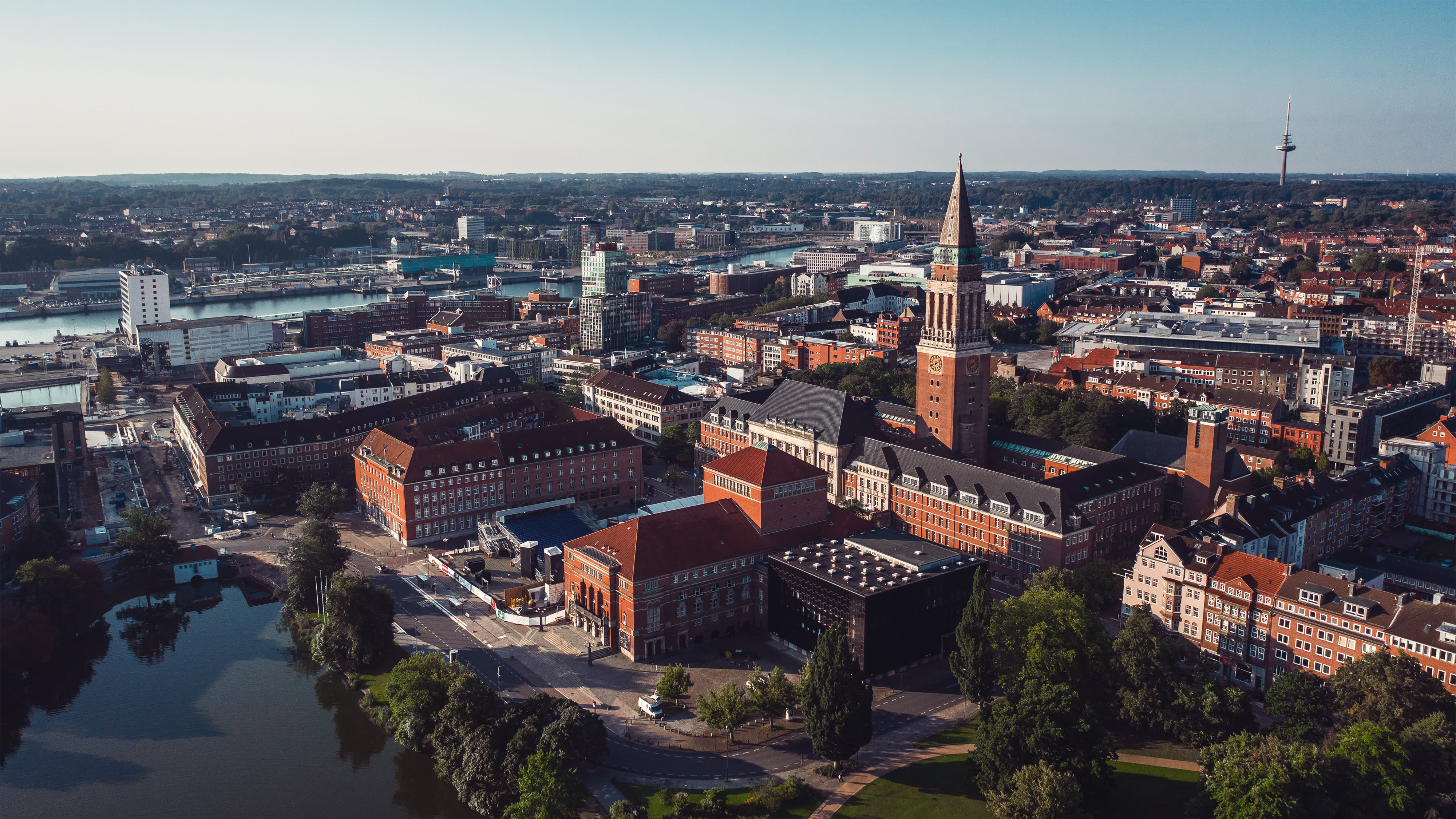 Titelbild auf Studienortseite "duales Studium Kiel": Stadtblick