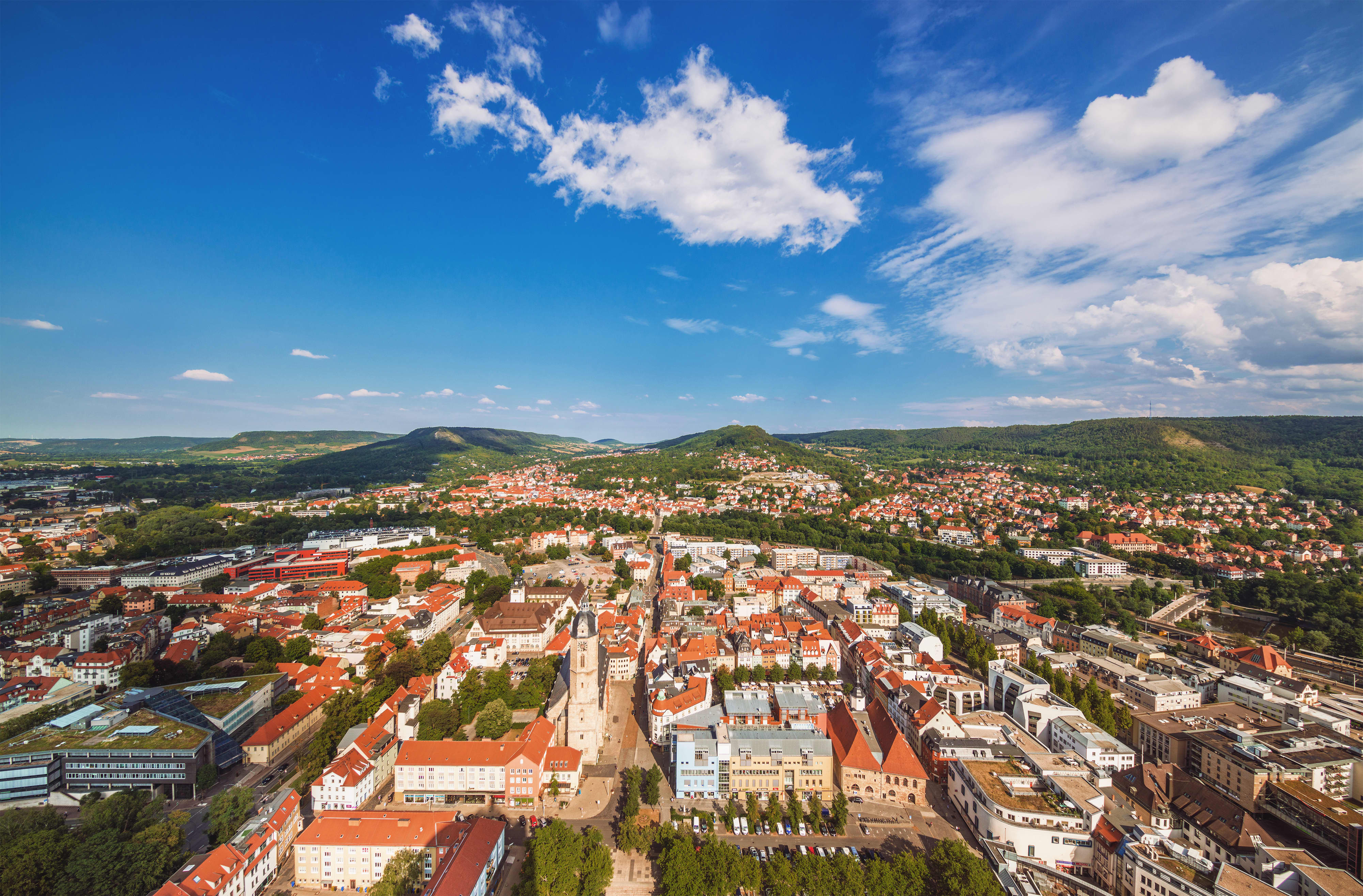 Titelbild für Infoseite "duales Studium Jena": historische Innenstadt aus der Luft fotografiert