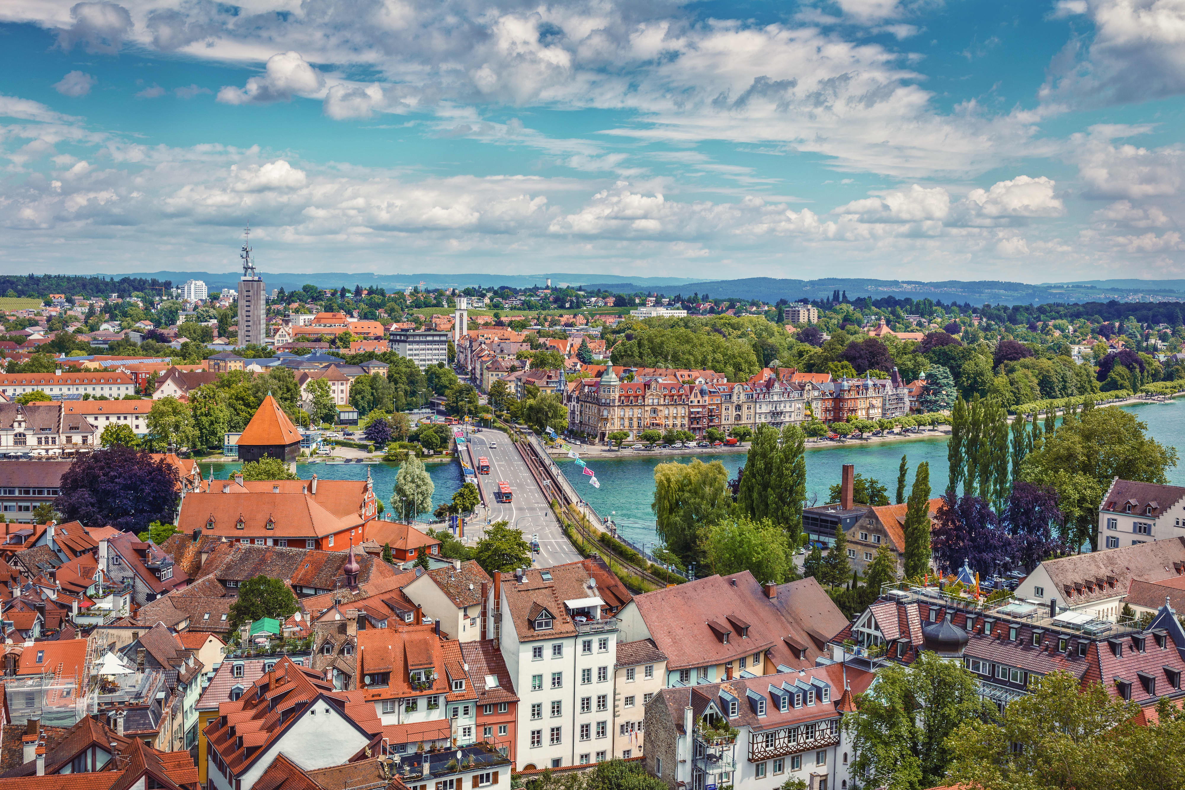 Titelbild für Infoseite "duales Studium soziale Arbeit Konstanz": Blick auf Fluss und Häuser