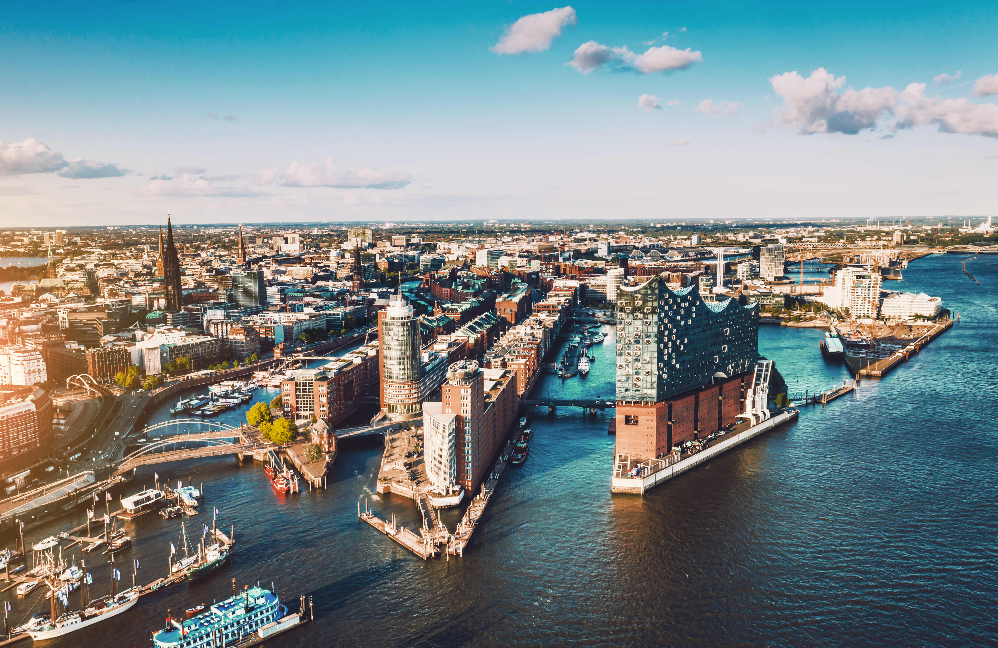 Titelbild auf Studienortseite "duales Studium Hamburg": Stadtblick