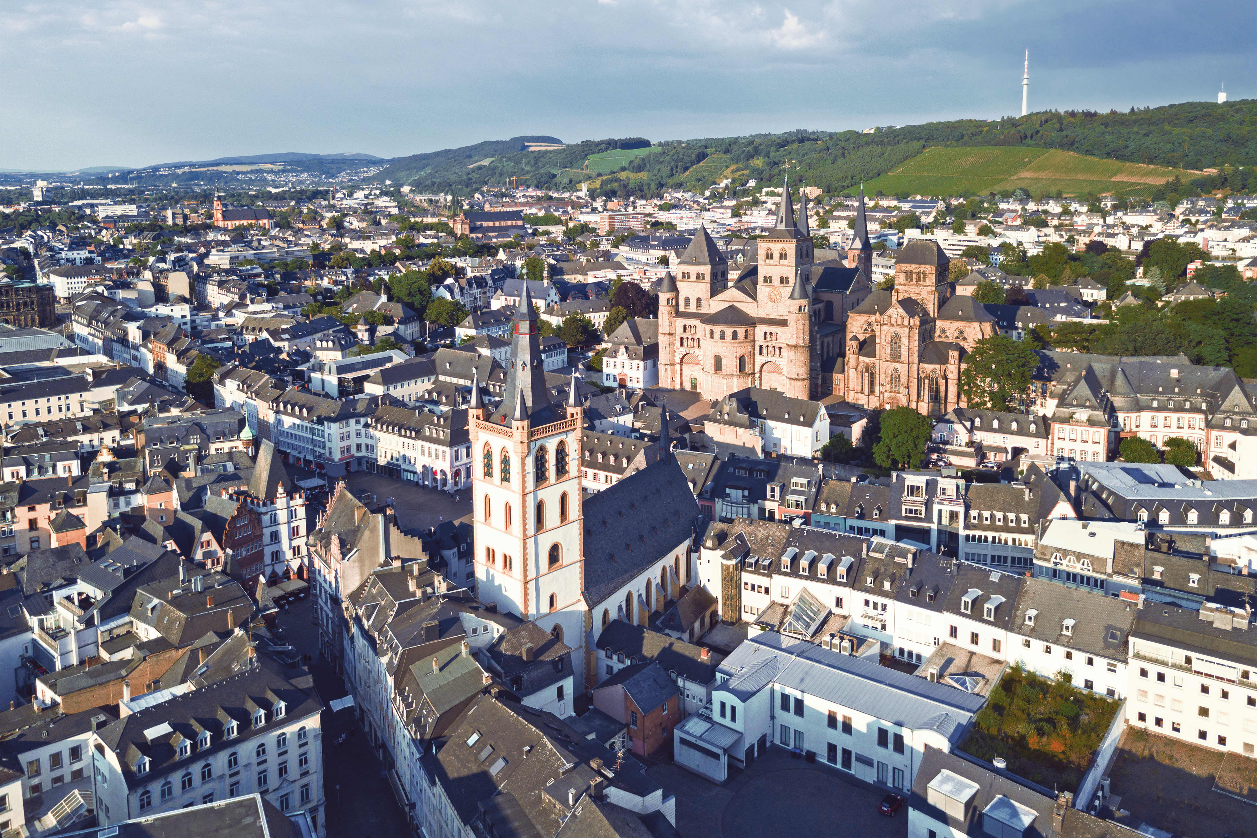 Titelbild für Infoseite "duales Studium Trier": historische Gebäude in der Innenstadt