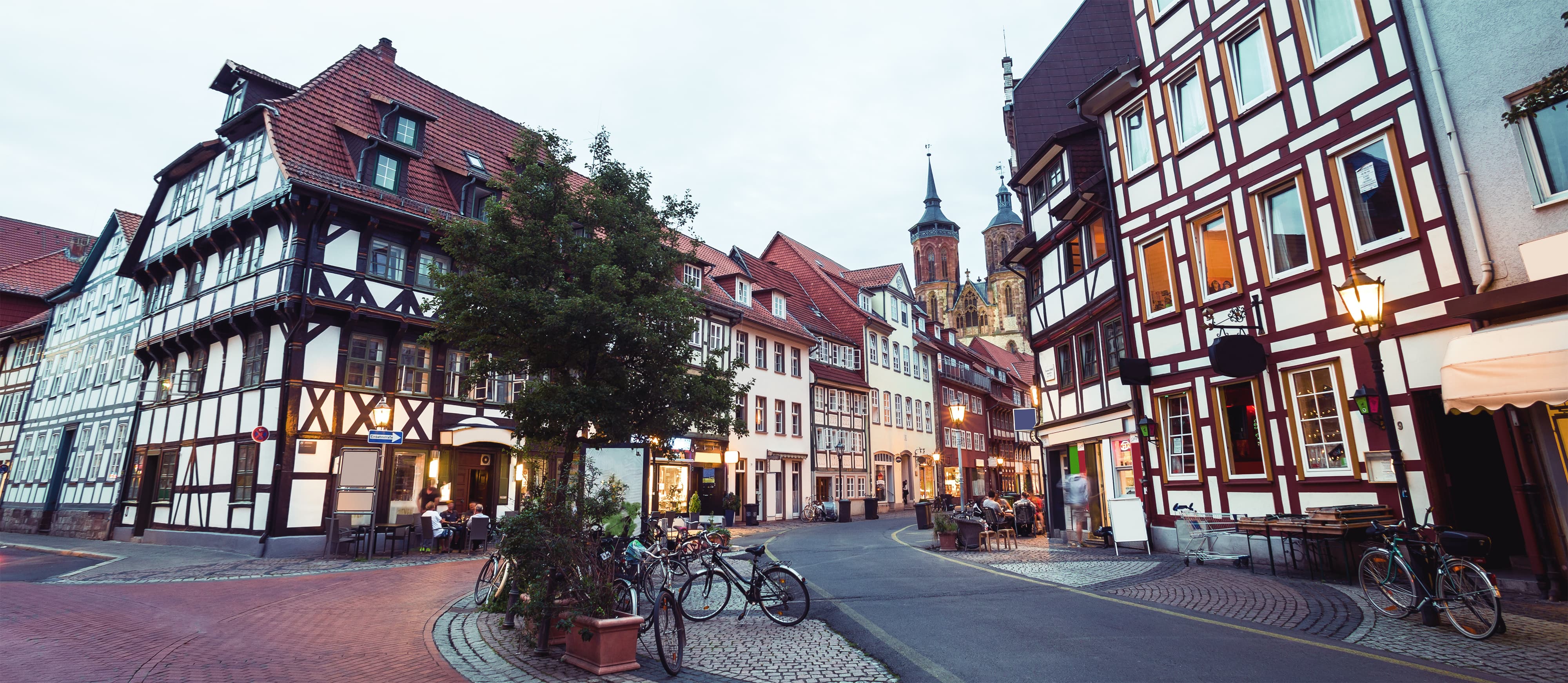 Titelbild für Infoseite "duales Studium soziale Arbeit Göttingen": Altstadt mit Fachwerhäusern