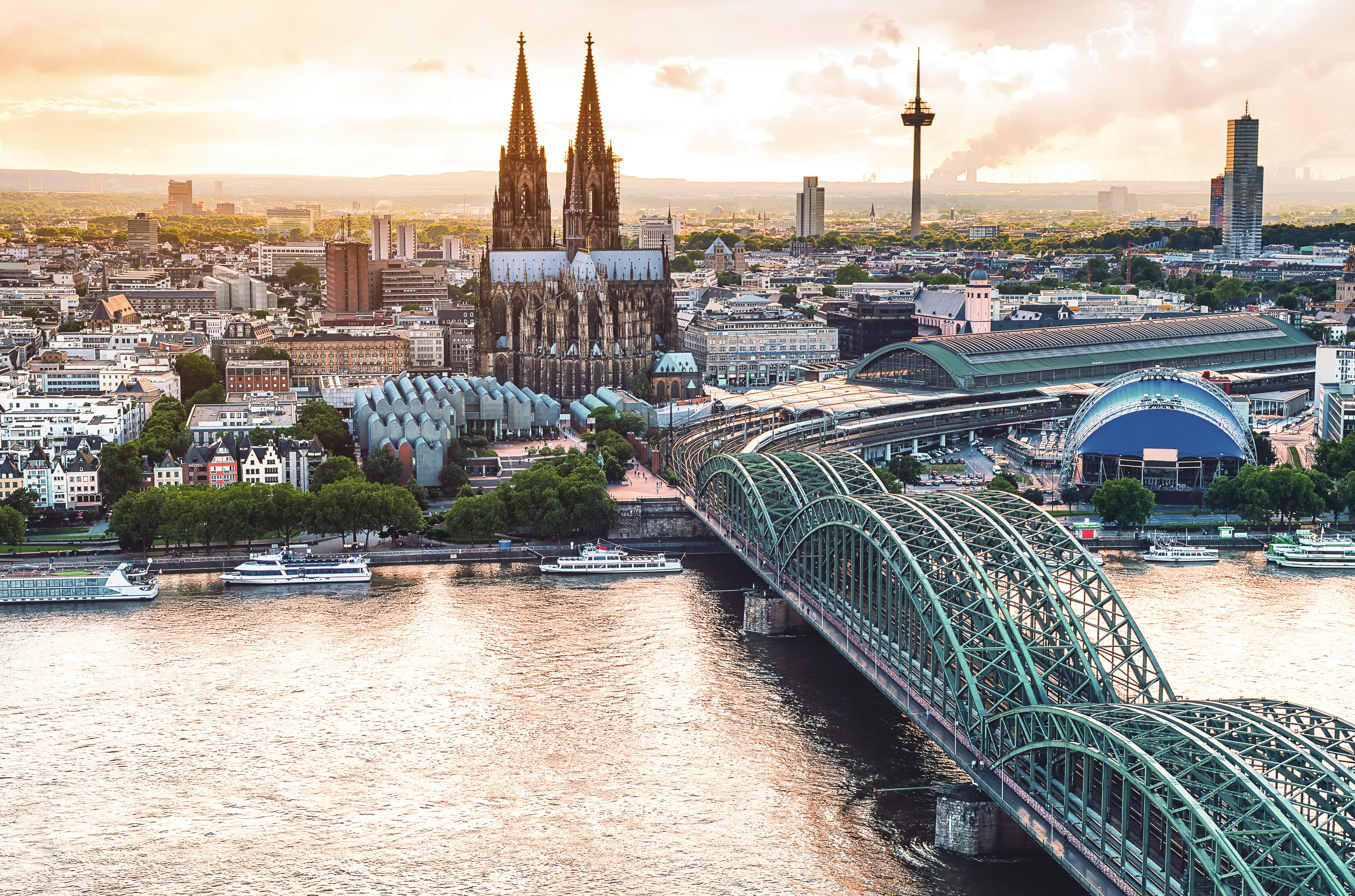 Titelbild auf Studienortseite "duales Studium Köln": Stadtblick