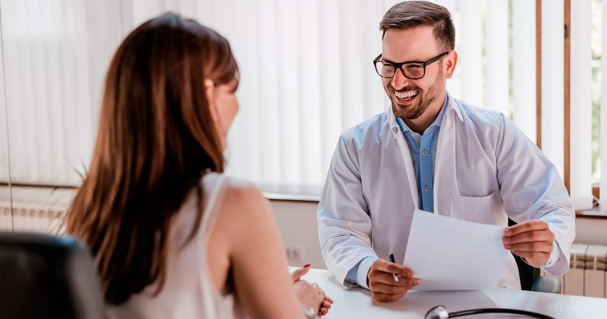 imagem de medico e paciente