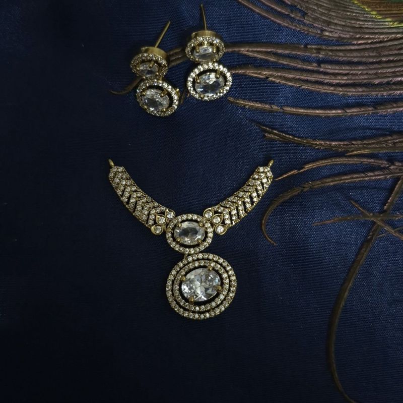 white Royal Oval Pendant Set with Earrings, photo 1