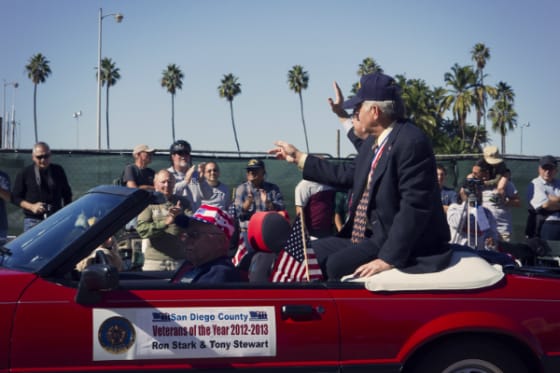 Do federal workers have veterans day off