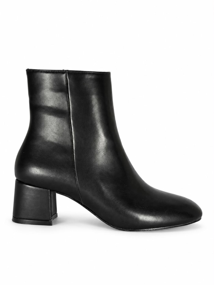 Forea  in Black