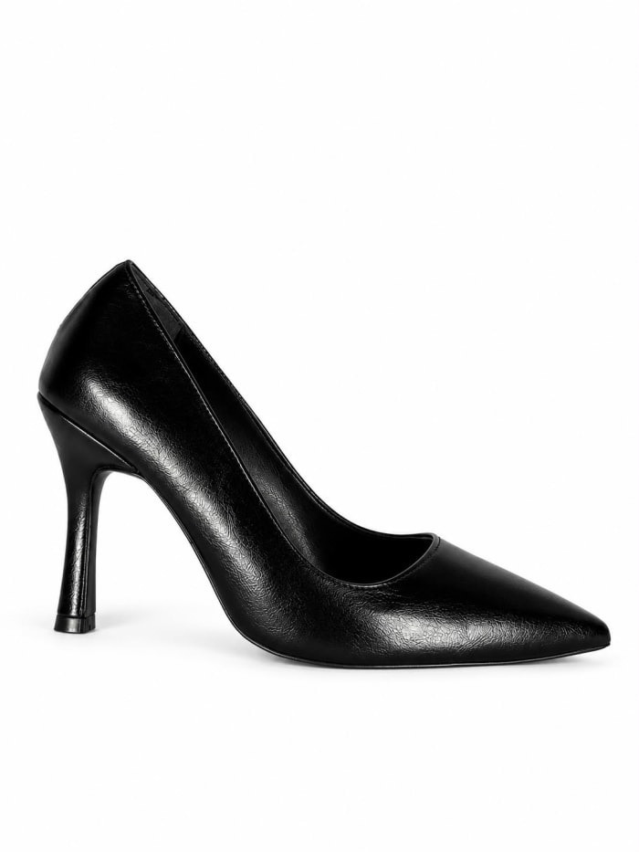Zess in Black