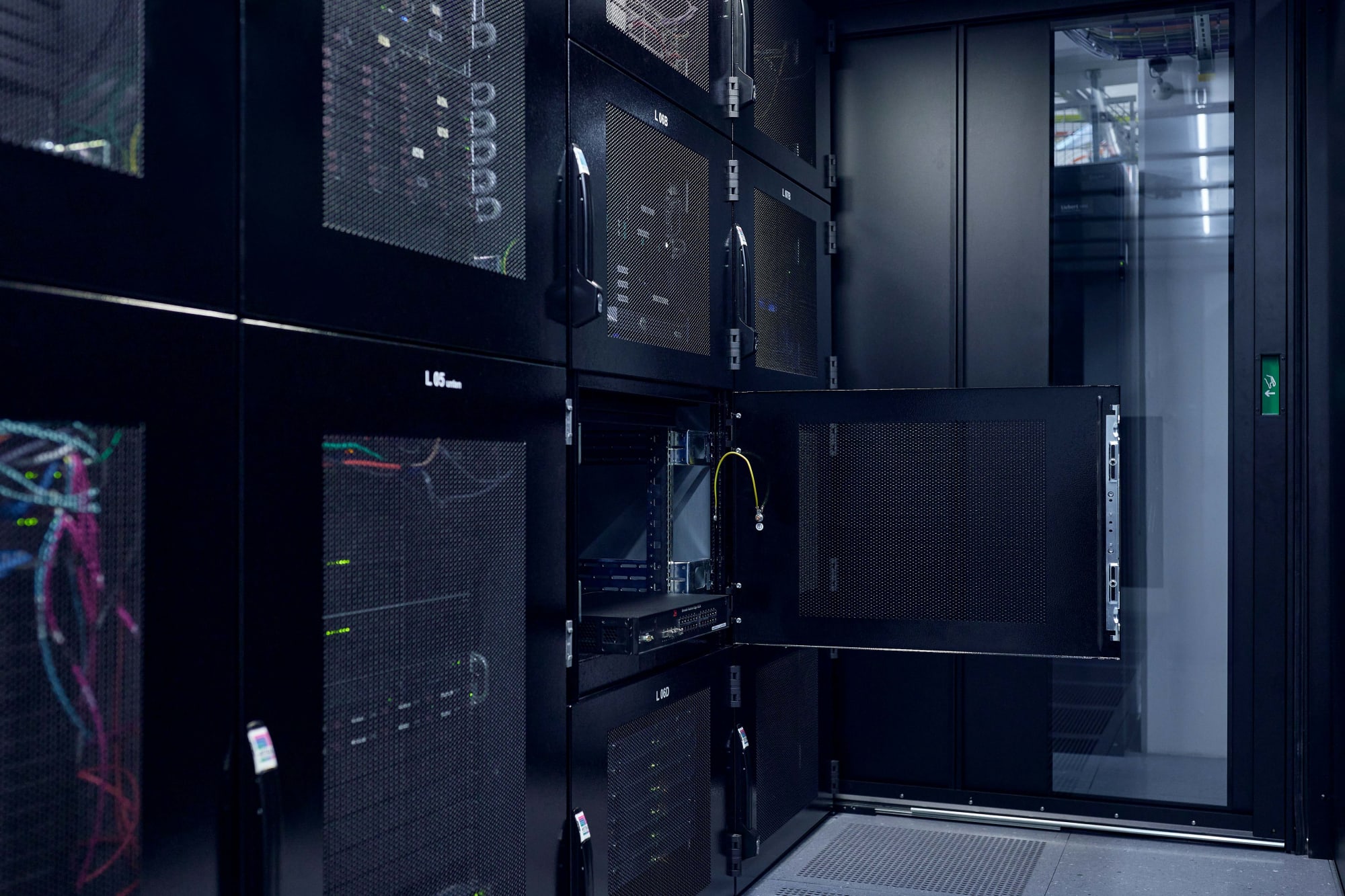 Cage mit Racks im IWB Datacenter
