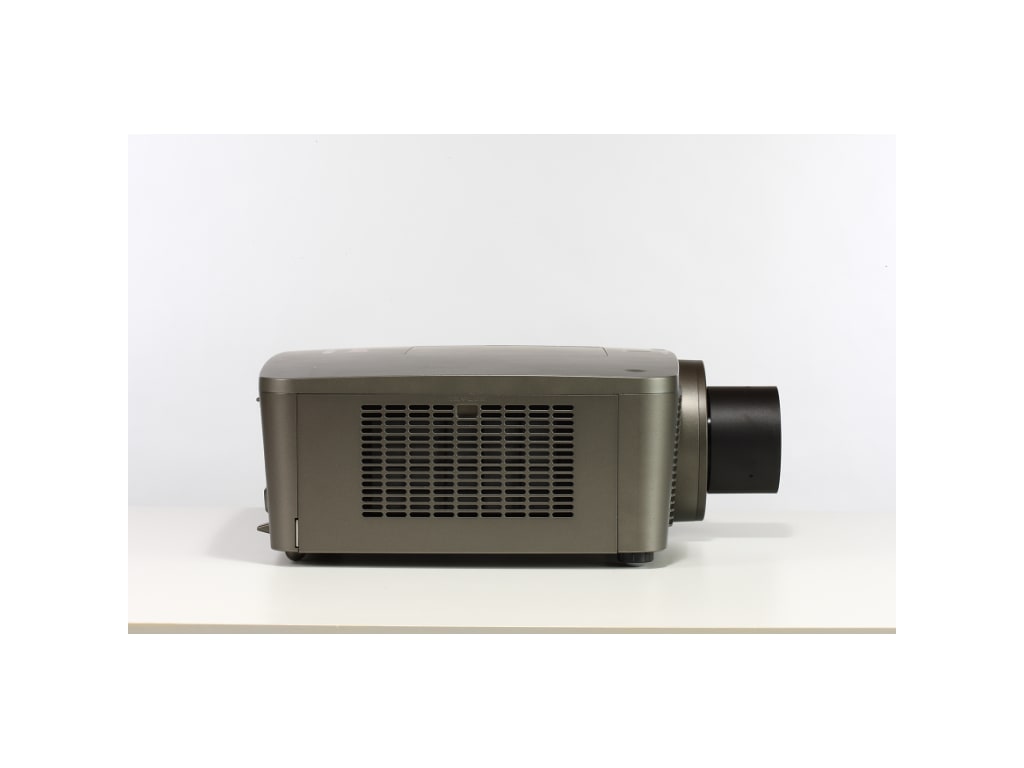 eiki 5000 lumen projector