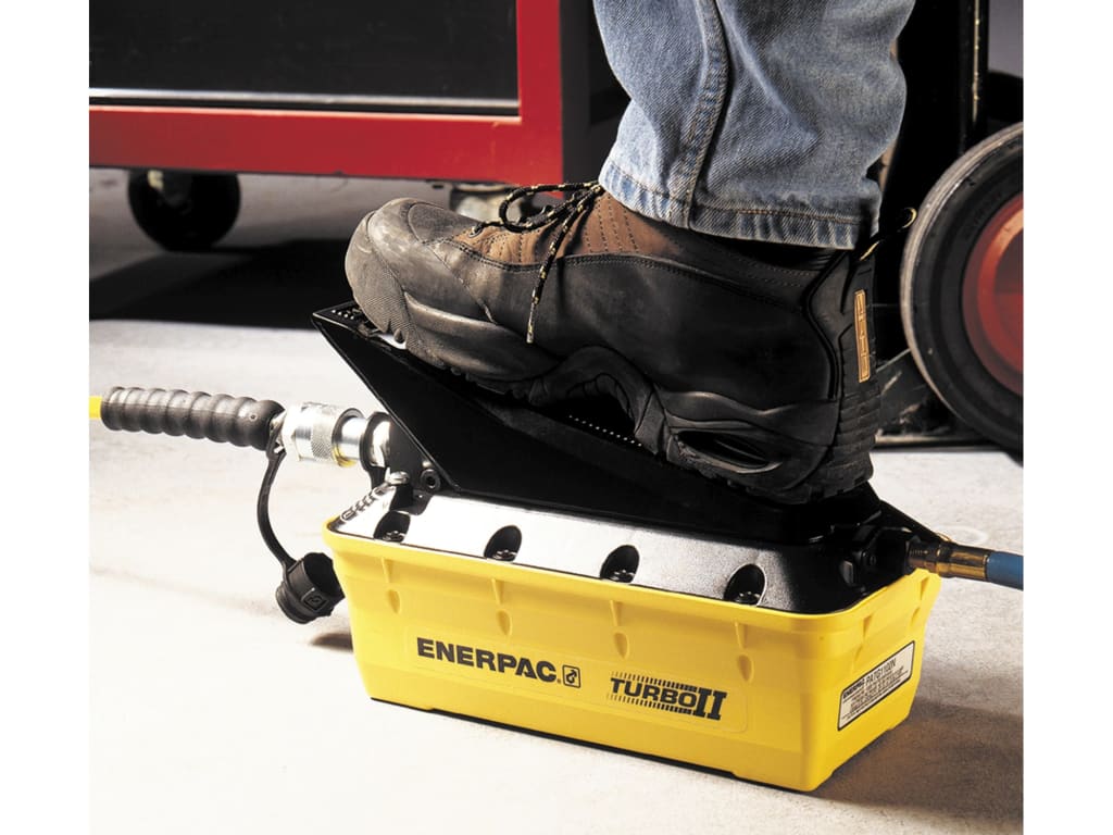 Enerpac PAMG1402N Turbo II Air Hydraulic Pump, 4/3 Manual Valve, 127