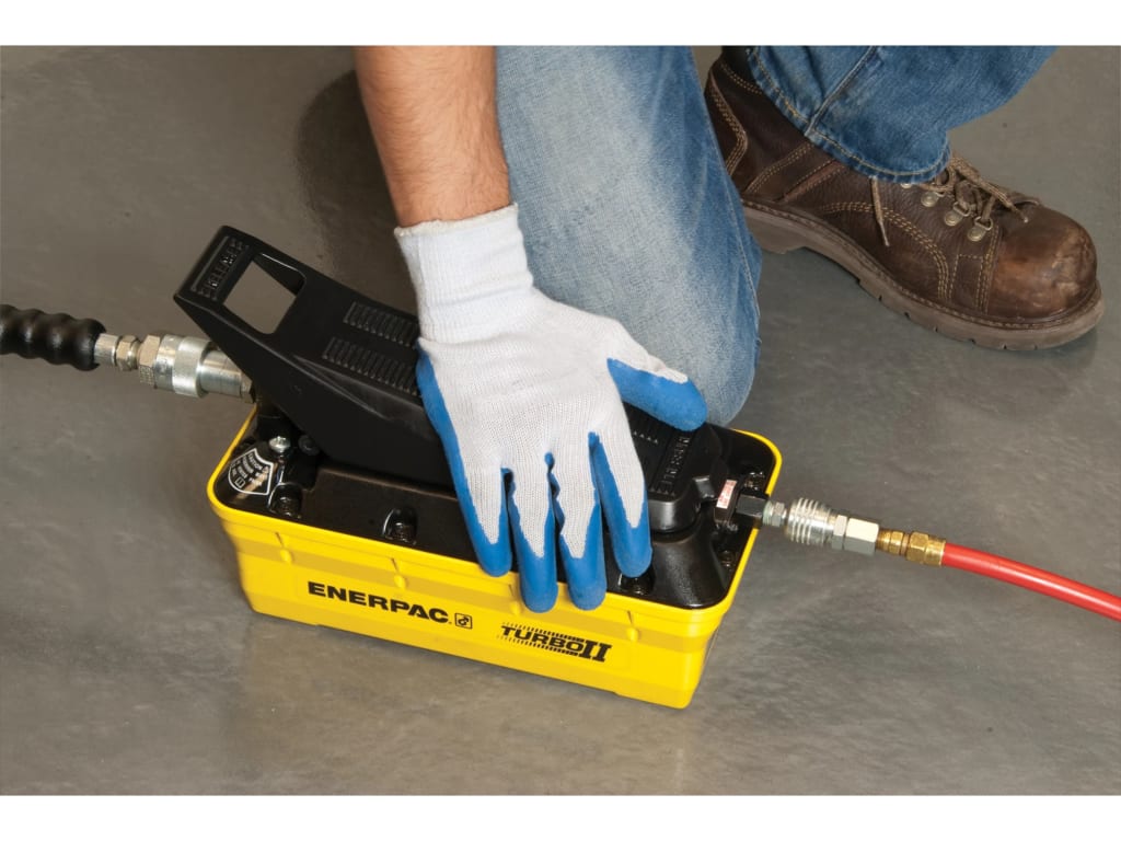 Enerpac PAMG1405N Turbo II Air Hydraulic Pump, 4/3 Manual Valve, 230