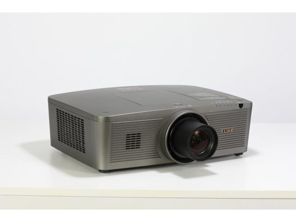 eiki 5000 lumen projector