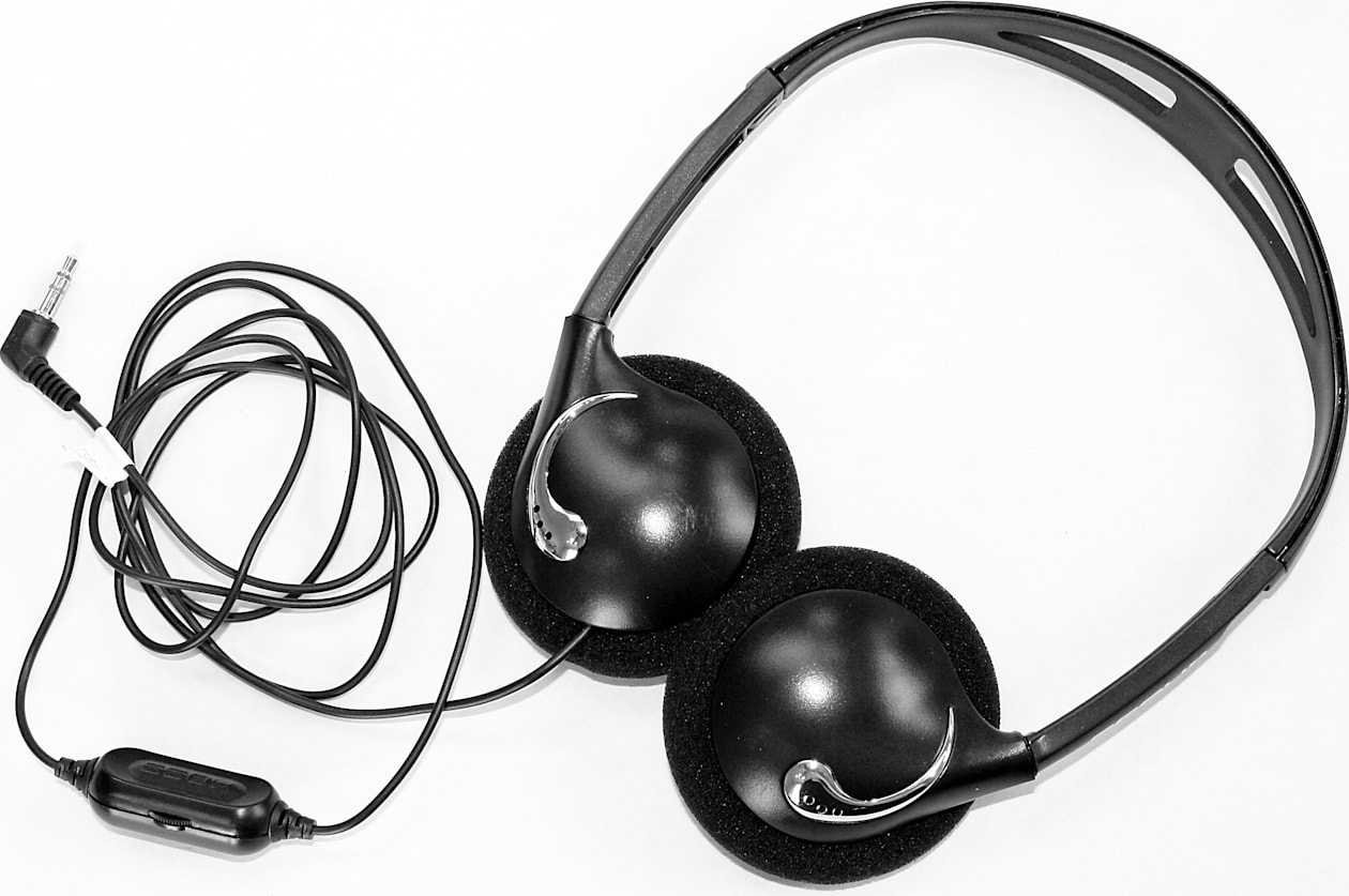 0028-0002_FoldingHeadsetwVolume