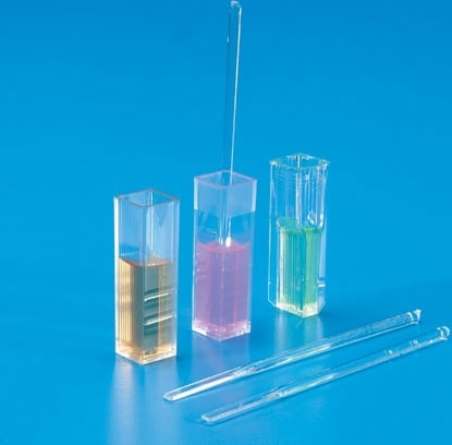Labnet International K1961 UV Range Cuvette with 4 Clear Sides PMMA 4.5 ml - 500/pk
