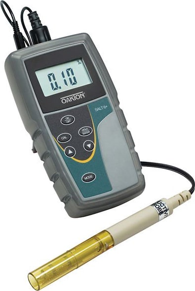 WD-35604-40_Oakton_SALT_6__Handheld_Salinity_Meter_With_Probe_Main_View