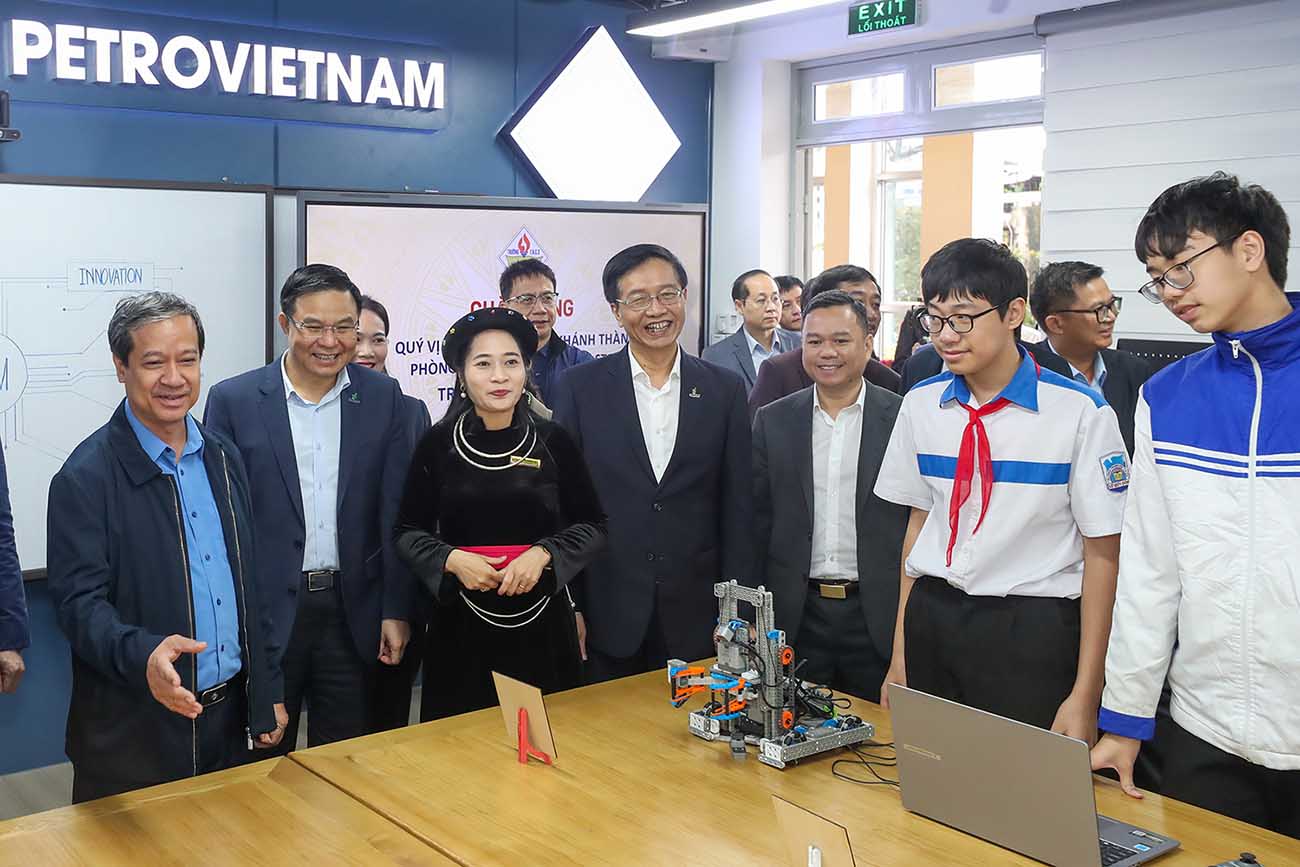 Giải pháp giáo dục STEM tổng thể VSIA
